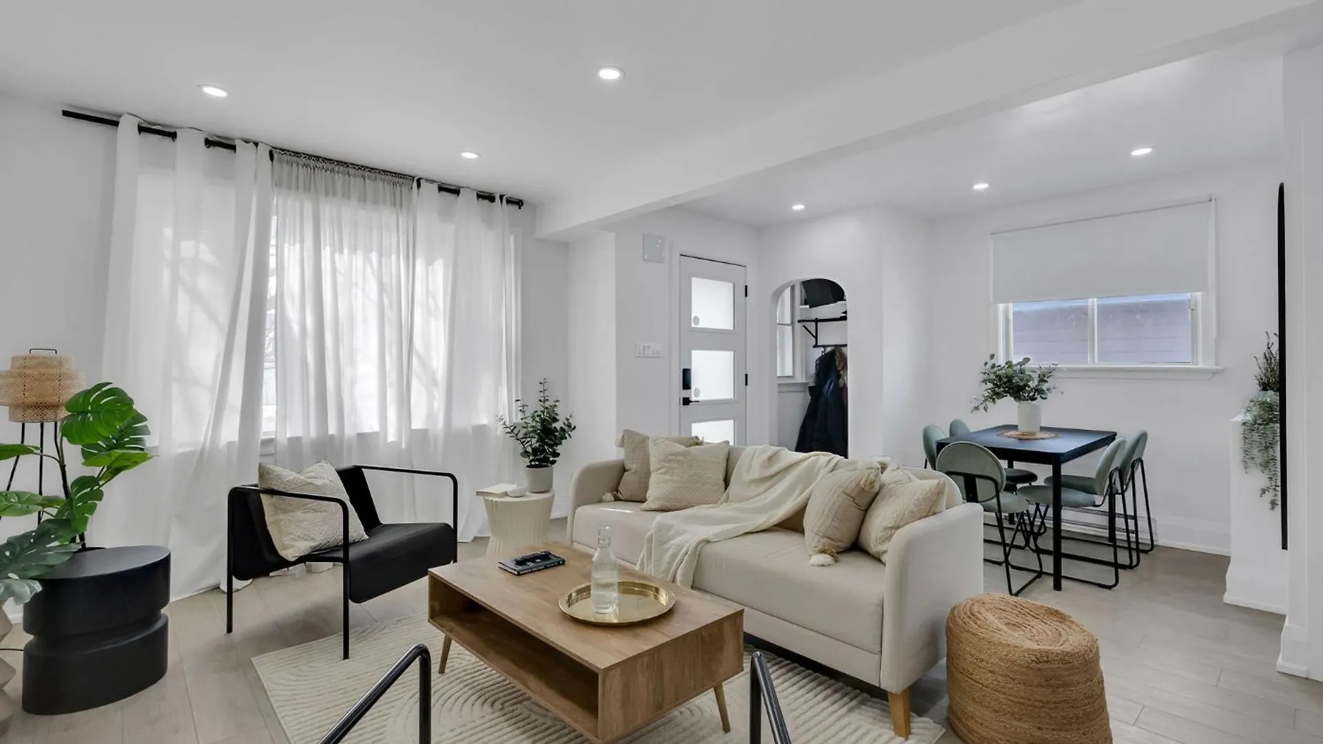 Modern 2Br Apt Near Downtown Ottawa Free Parking