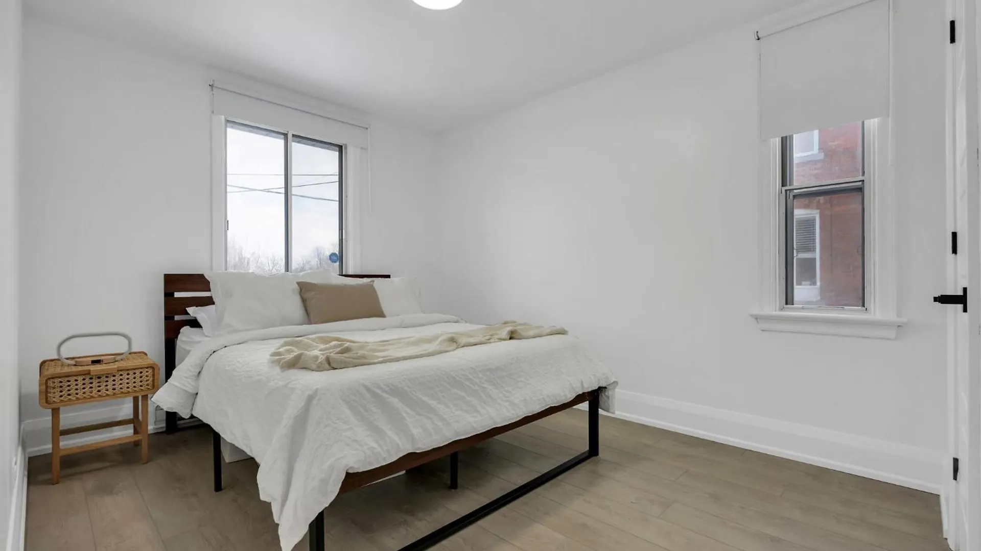 Modern 2Br Apt Near Downtown Ottawa Free Parking 0*,  캐나다